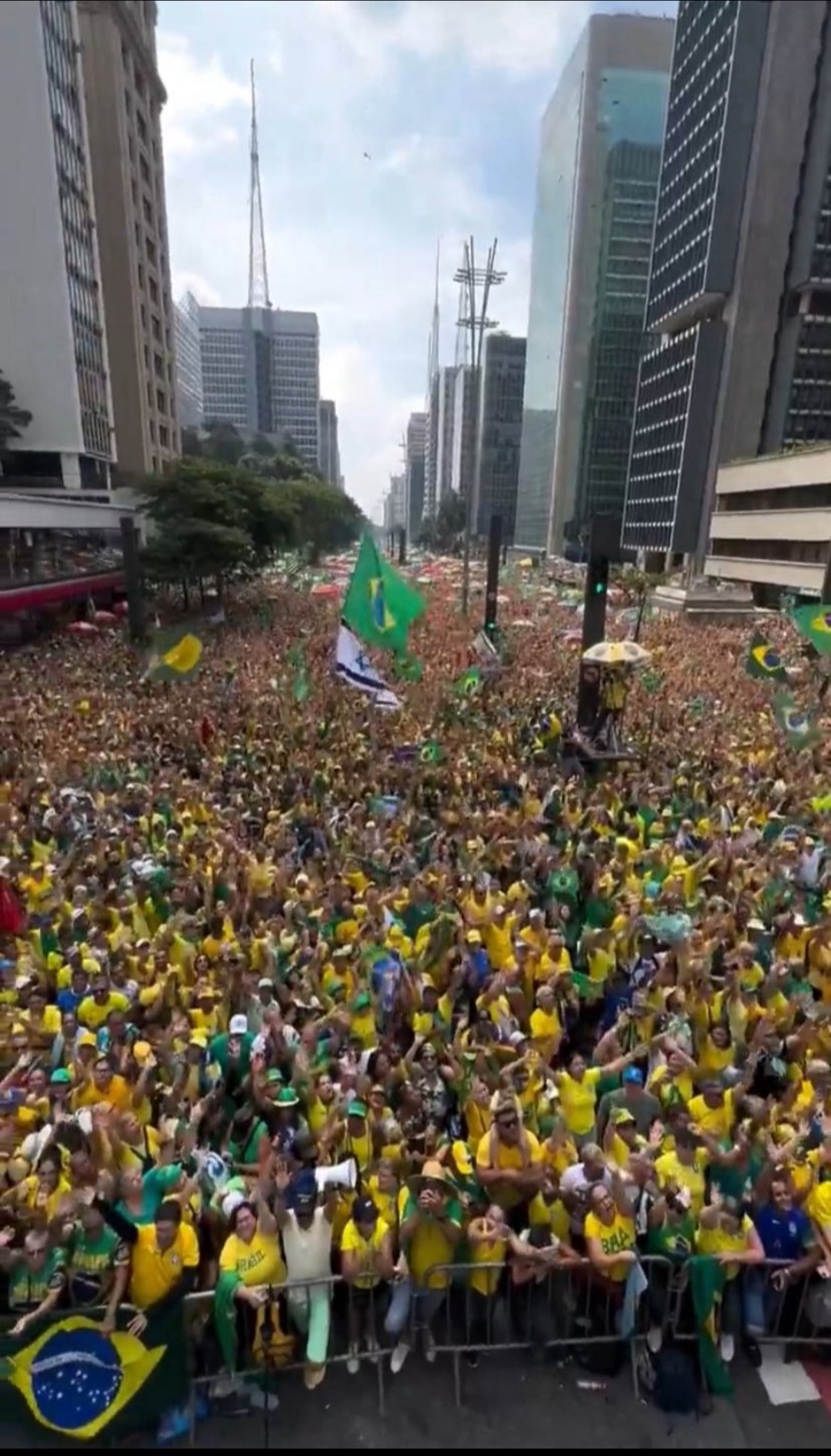 Brasil volta a se manifestar pelo impeachment de Lula e Moraes