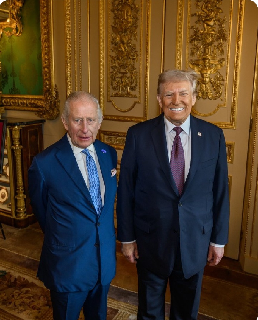 A magnifica recepção de Charles ao Trump.